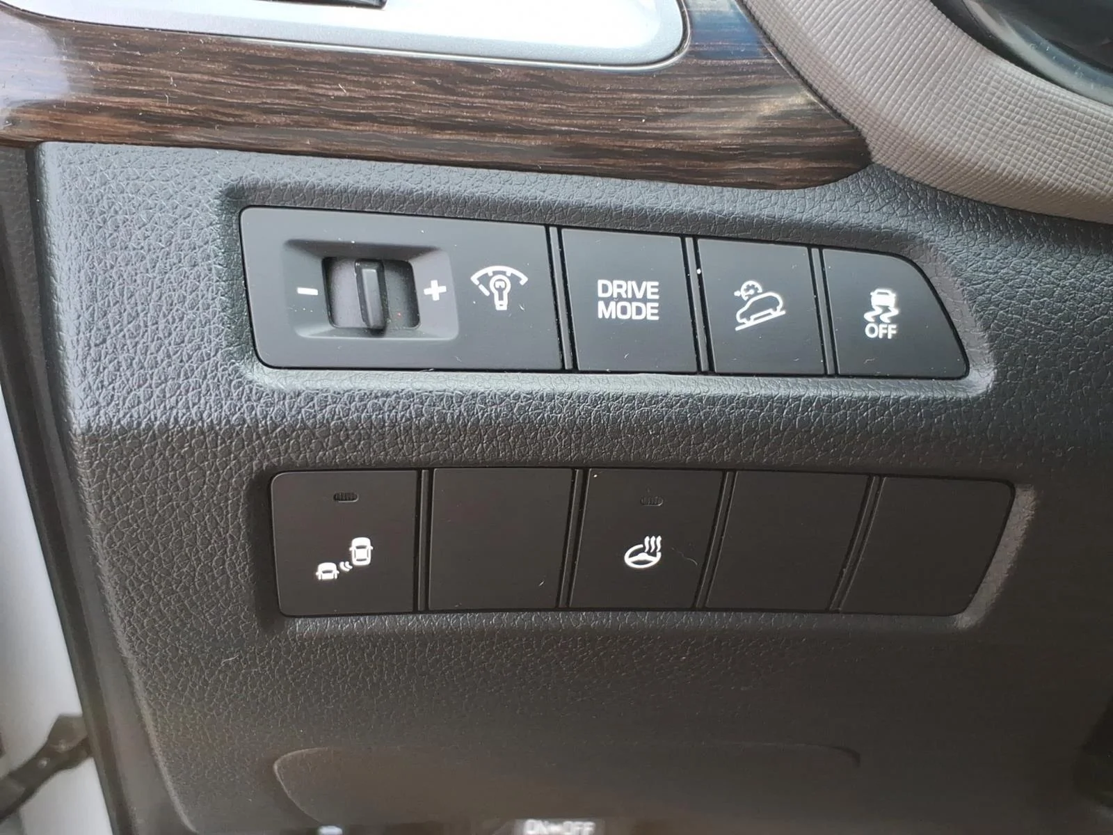 Used 2017 Frost White Pearl Hyundai 2.4L image 17