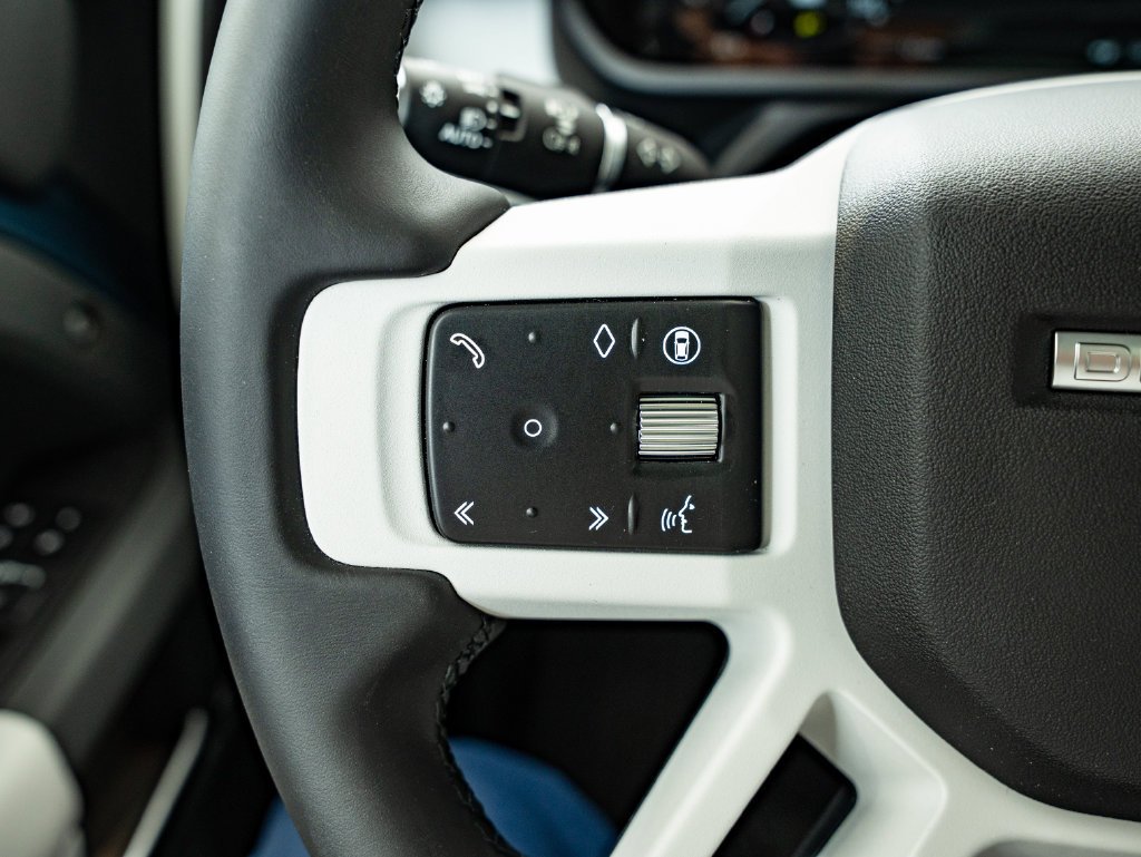 New 2026 Tasman Blue Land Rover X-Dynamic SE image 28