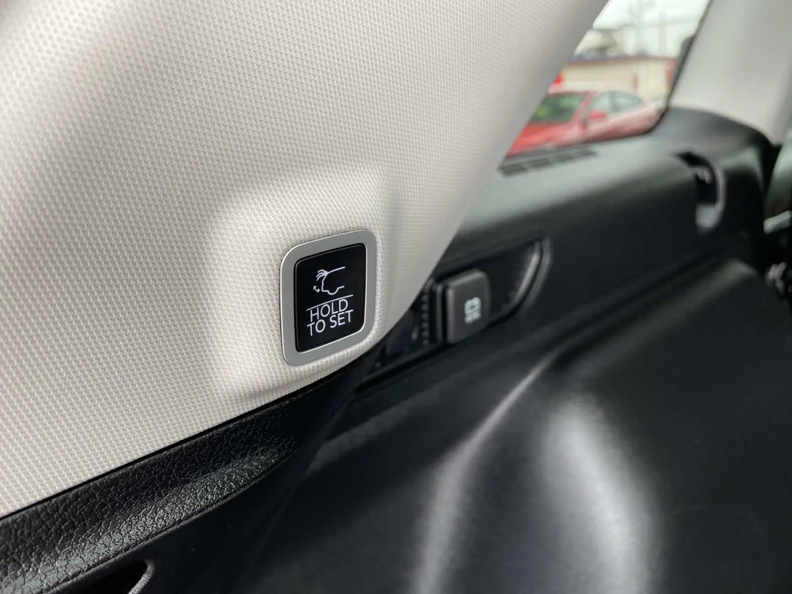 Certified Used 2023 Diamond Black Crystal Pearlcoat Jeep Limited image 6