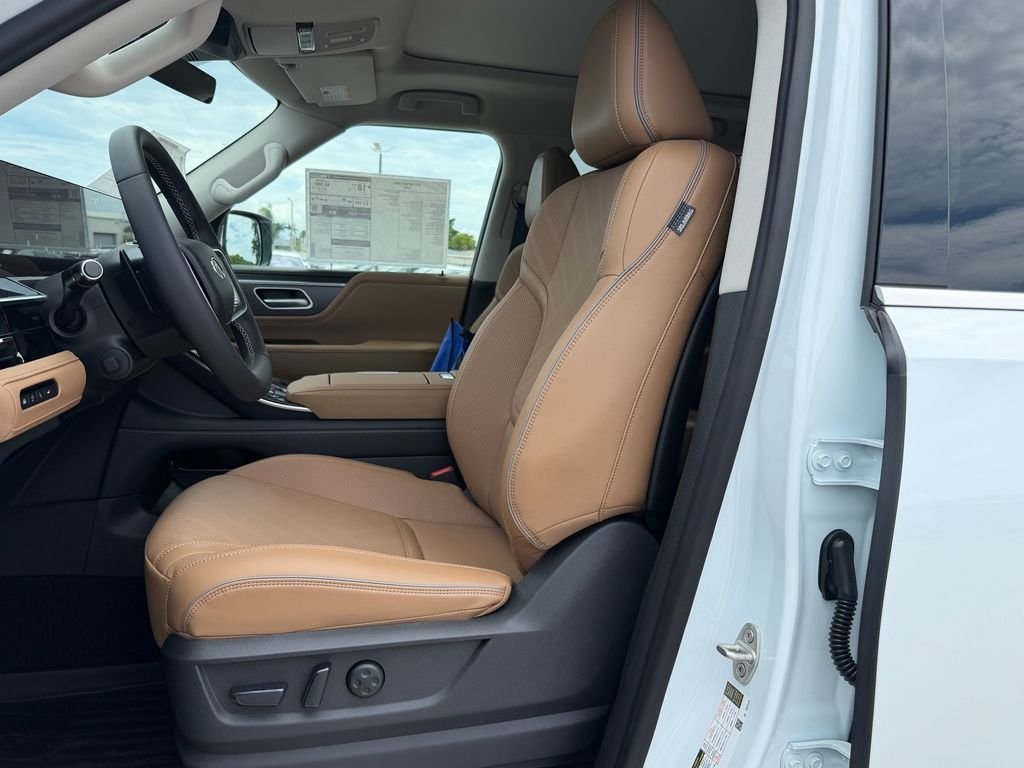 New 2027 RADIANT WHITE INFINITI Luxe 2WD image 12