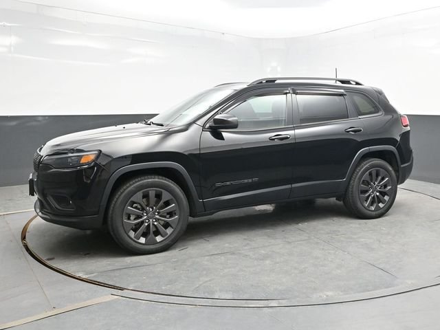 Used 2021 Black Jeep Latitude Lux image 3