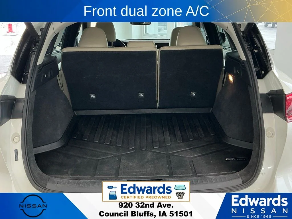 Used 2021 White INFINITI Sensory image 12