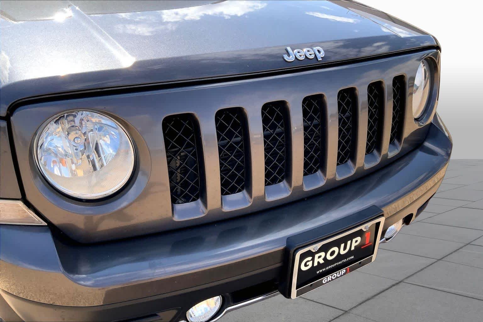 Used 2016 Granite Crystal Metallic Clearcoat Jeep High Altitude Edition image 28