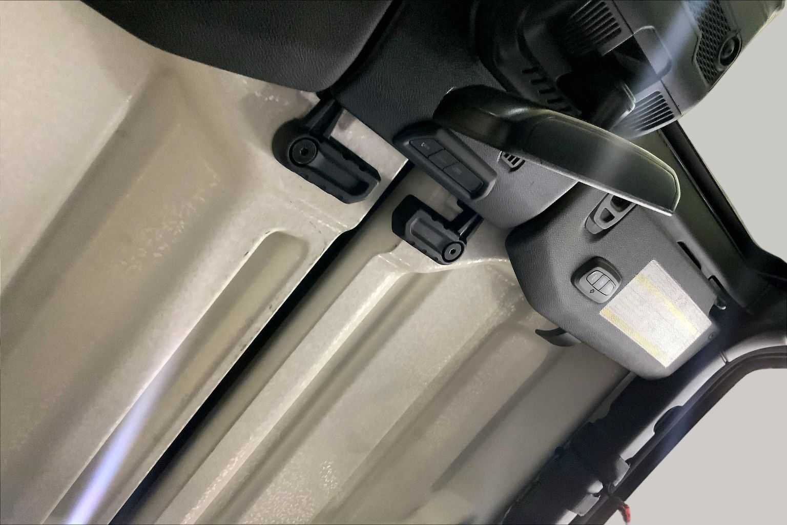 Used 2020 Billet Silver Metallic Clearcoat Jeep Overland image 14