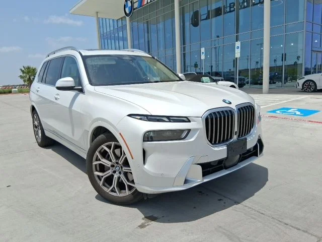 Used 2024 White BMW xDrive40i image 1