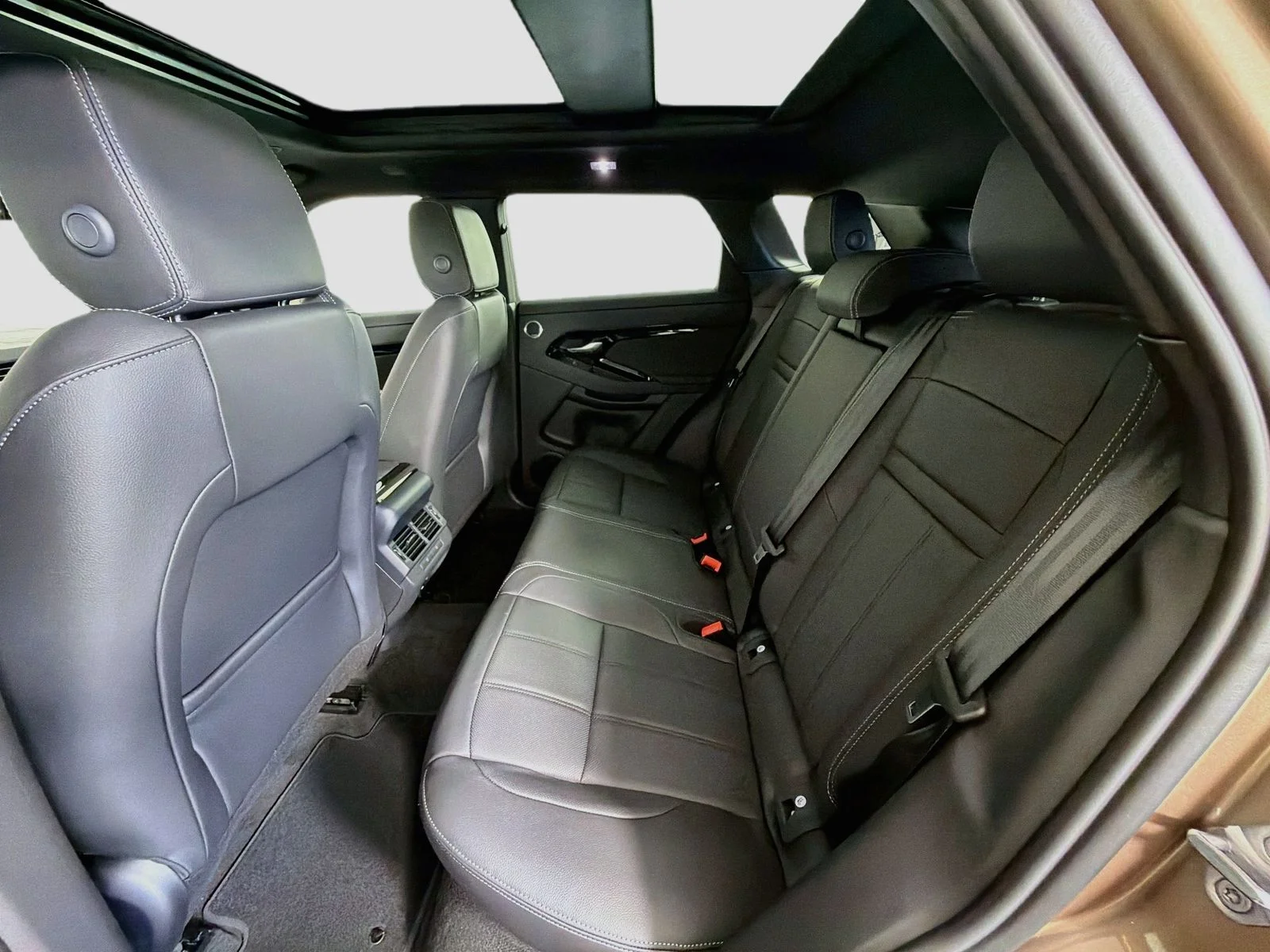 New 2026 Corinthian Bron Land Rover Hoxton Edition image 27