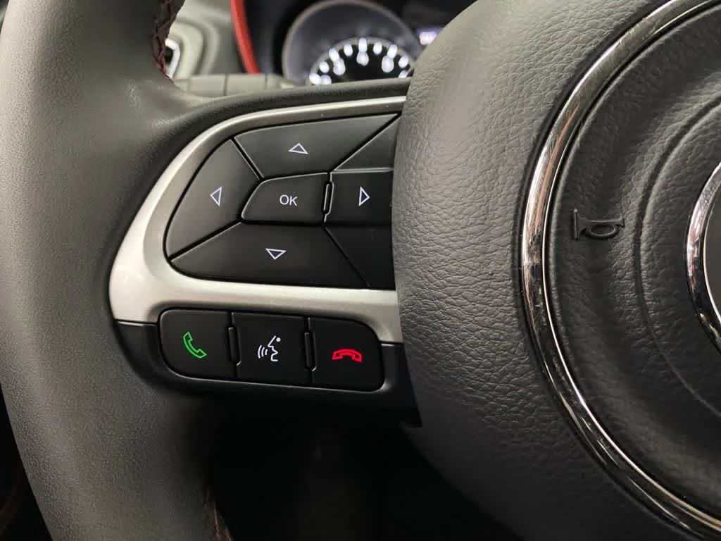 Used 2021 White Clearcoat Jeep Trailhawk image 21
