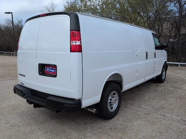 New 2026 Summit White Chevrolet 1WT image 16