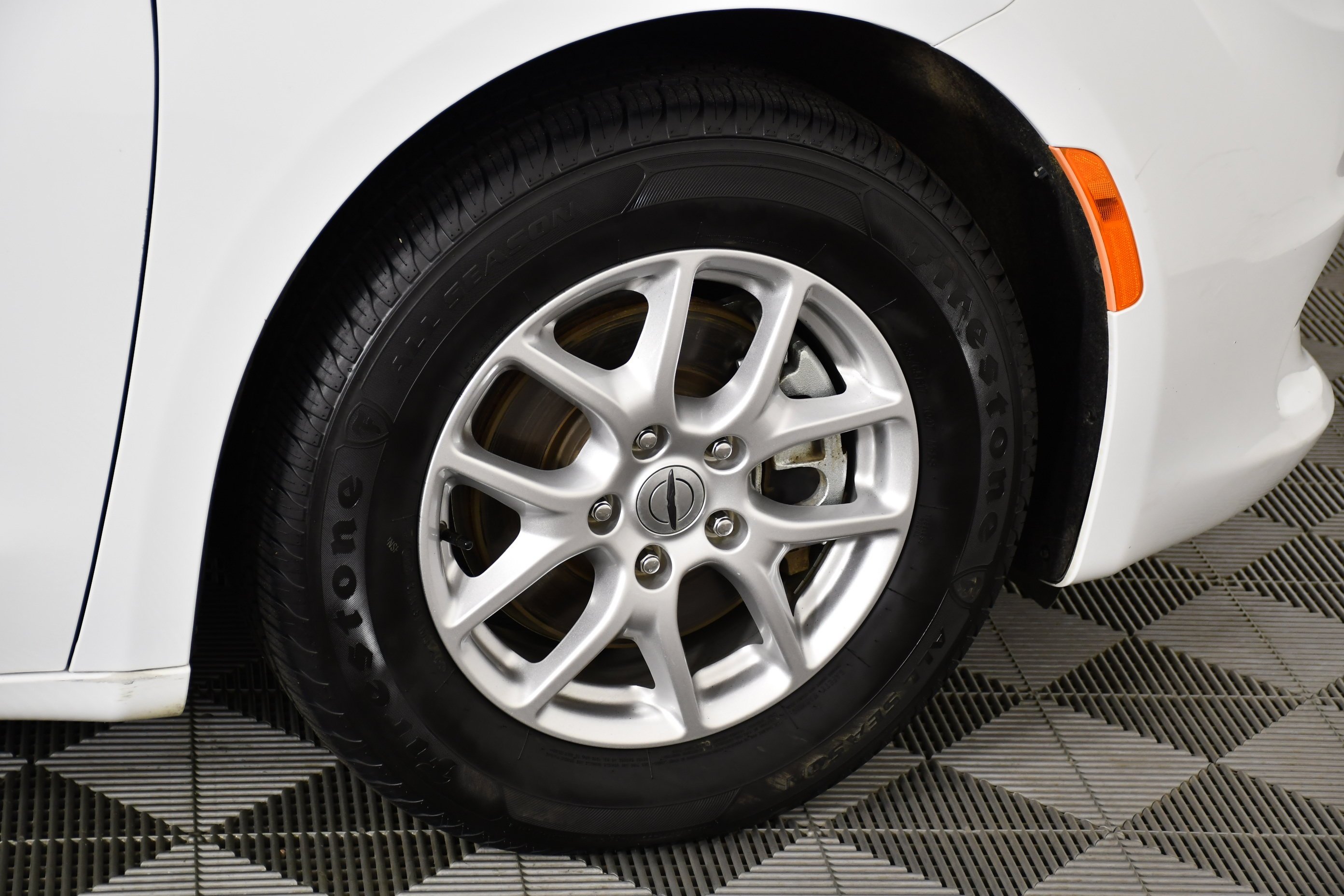 Used 2023 Bright White Clearcoat Chrysler LX image 52