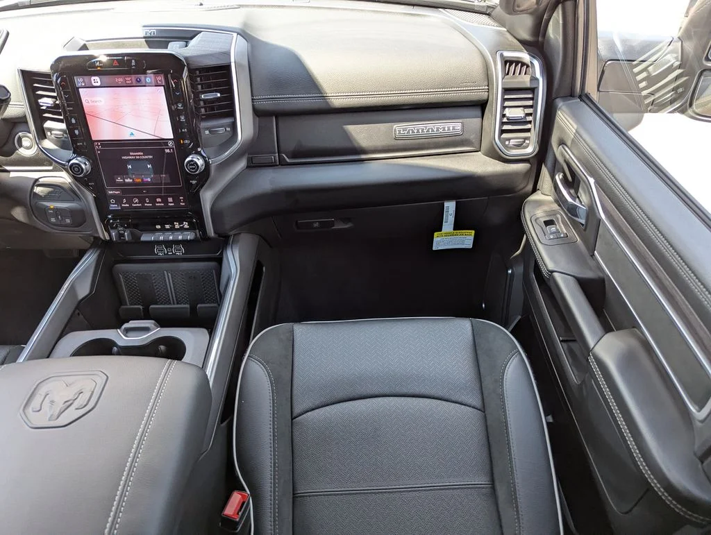 2025 RAM 3500 Laramie - Photo 16