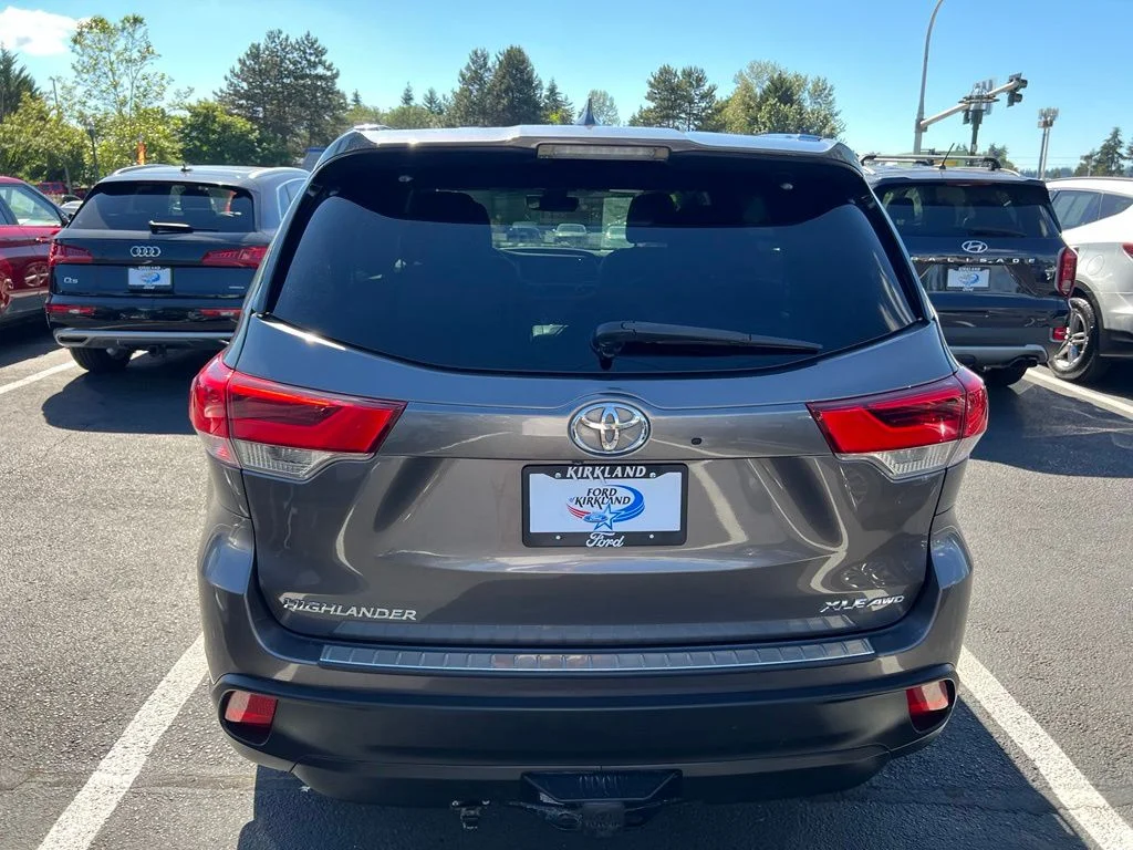 Used 2017 Predawn Gray Mica Toyota XLE image 8
