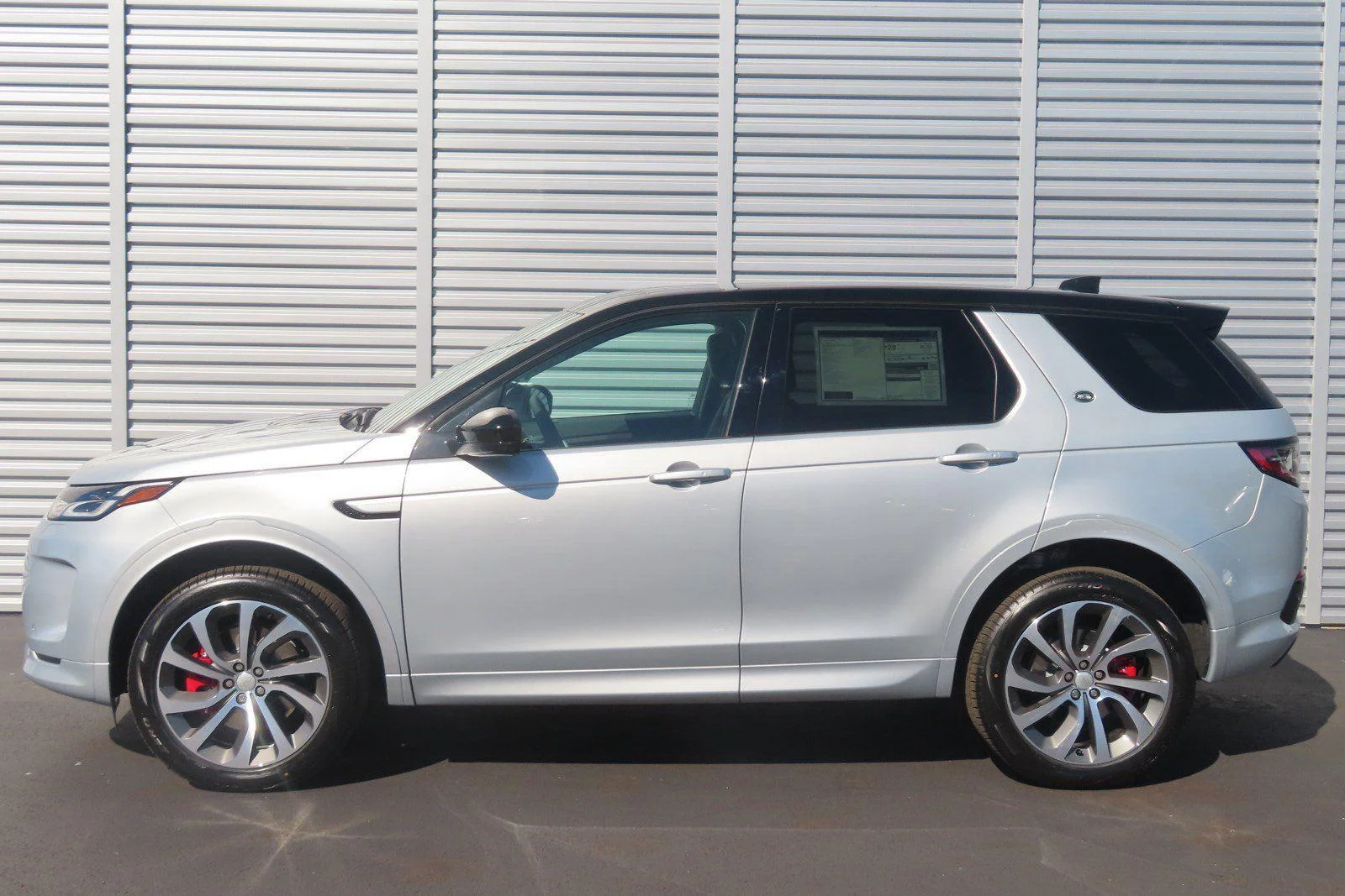 Used 2023 Hakuba Silver Metallic Land Rover SE R-Dynamic image 8