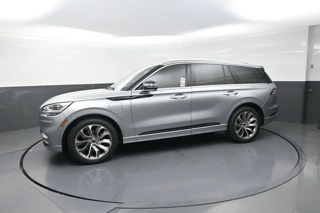 Used 2022 Silver Lincoln Grand Touring image 52