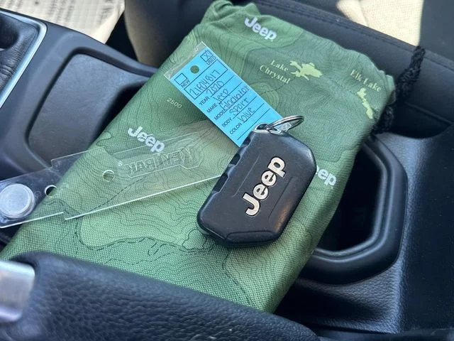 Used 2020 Blue Jeep Sport image 4