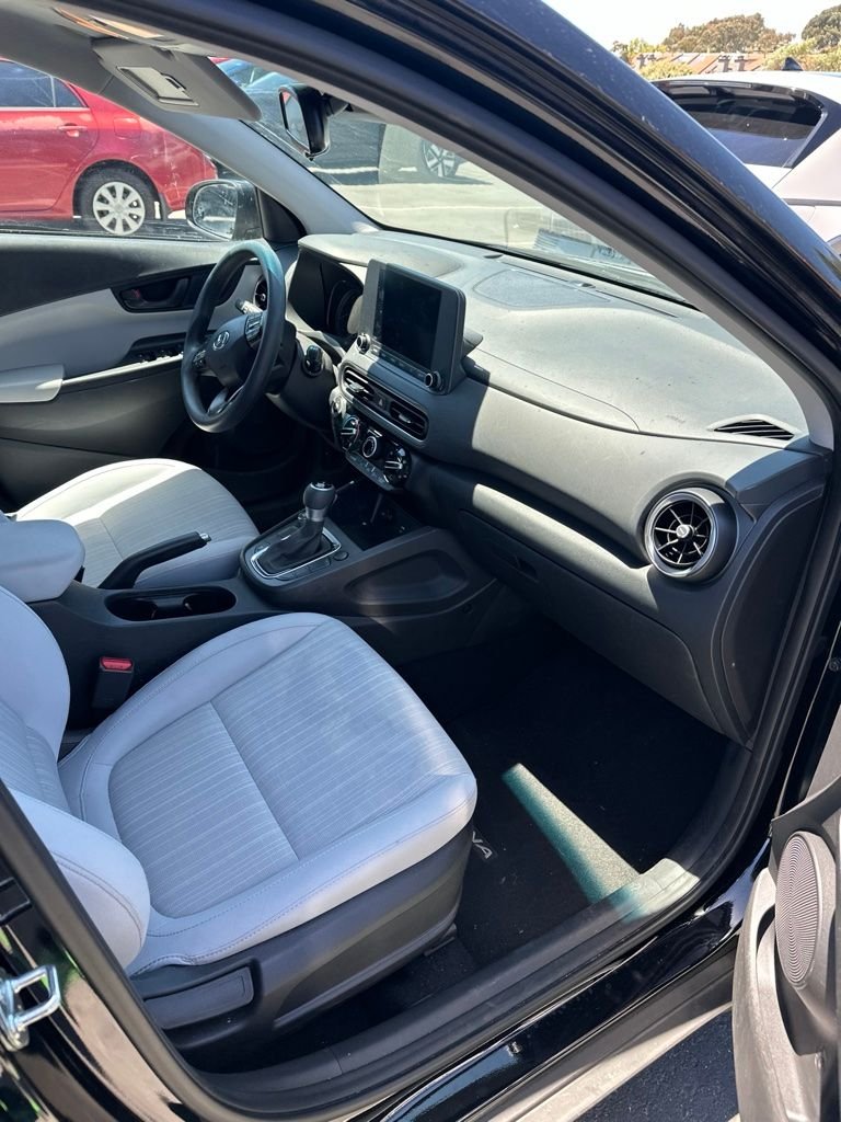 Used 2023 Black Hyundai SEL image 6