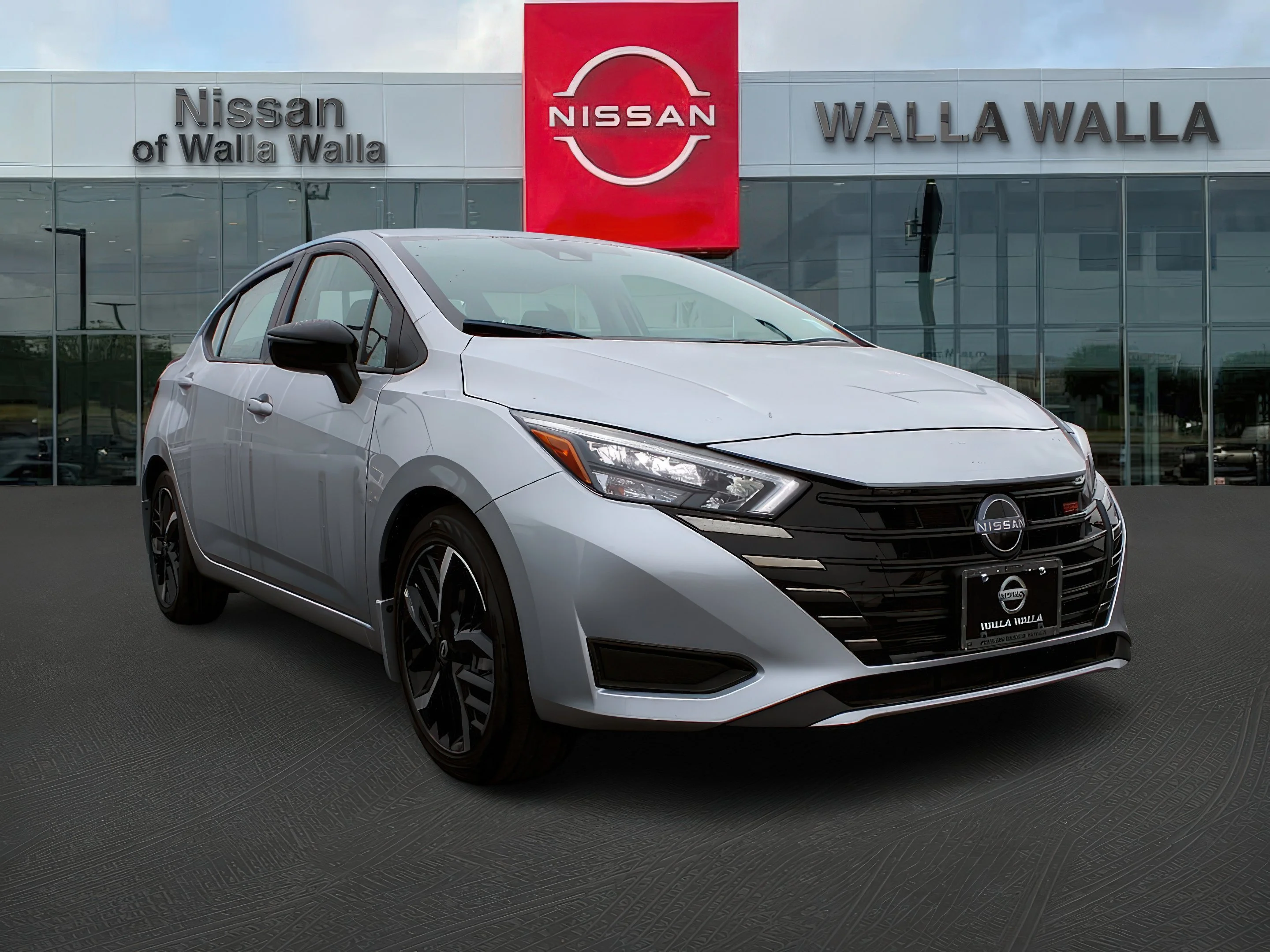 2025 Nissan Versa 1.6 SR CVT's photo