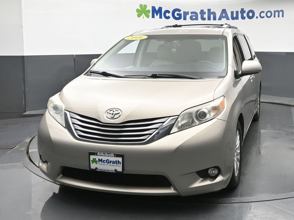 Used 2016  Toyota XLE Premium image 6