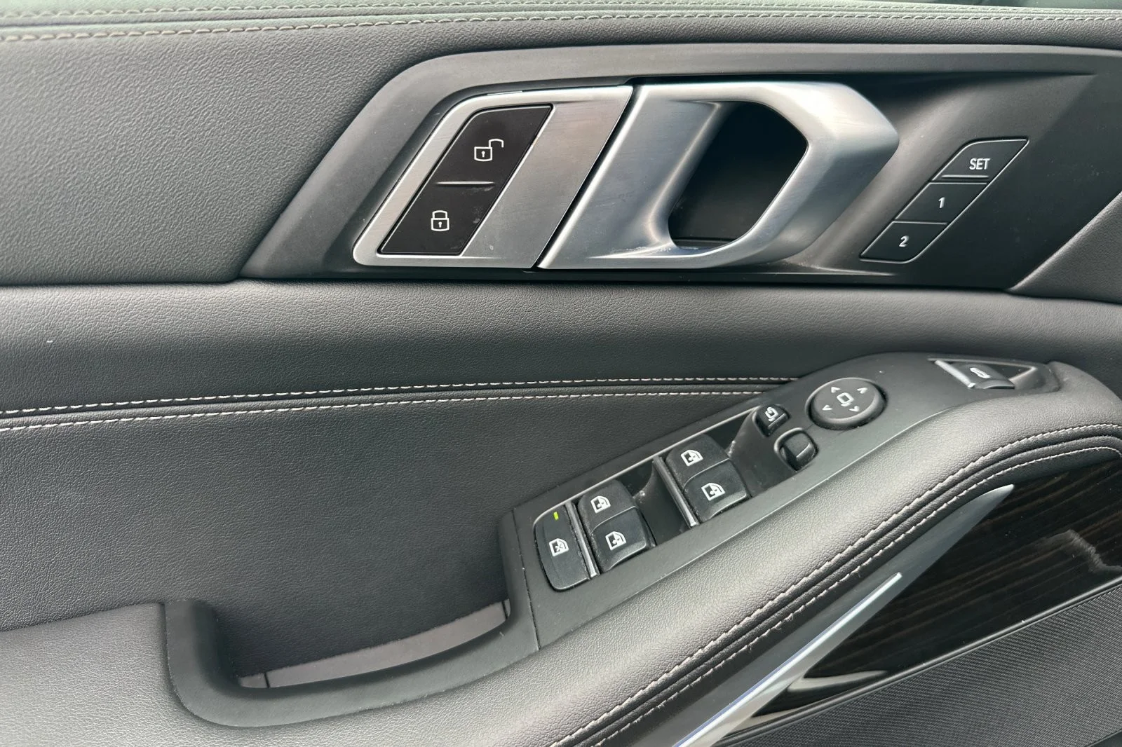 Used 2024 Manhattan Green Metallic BMW xDrive50e image 10