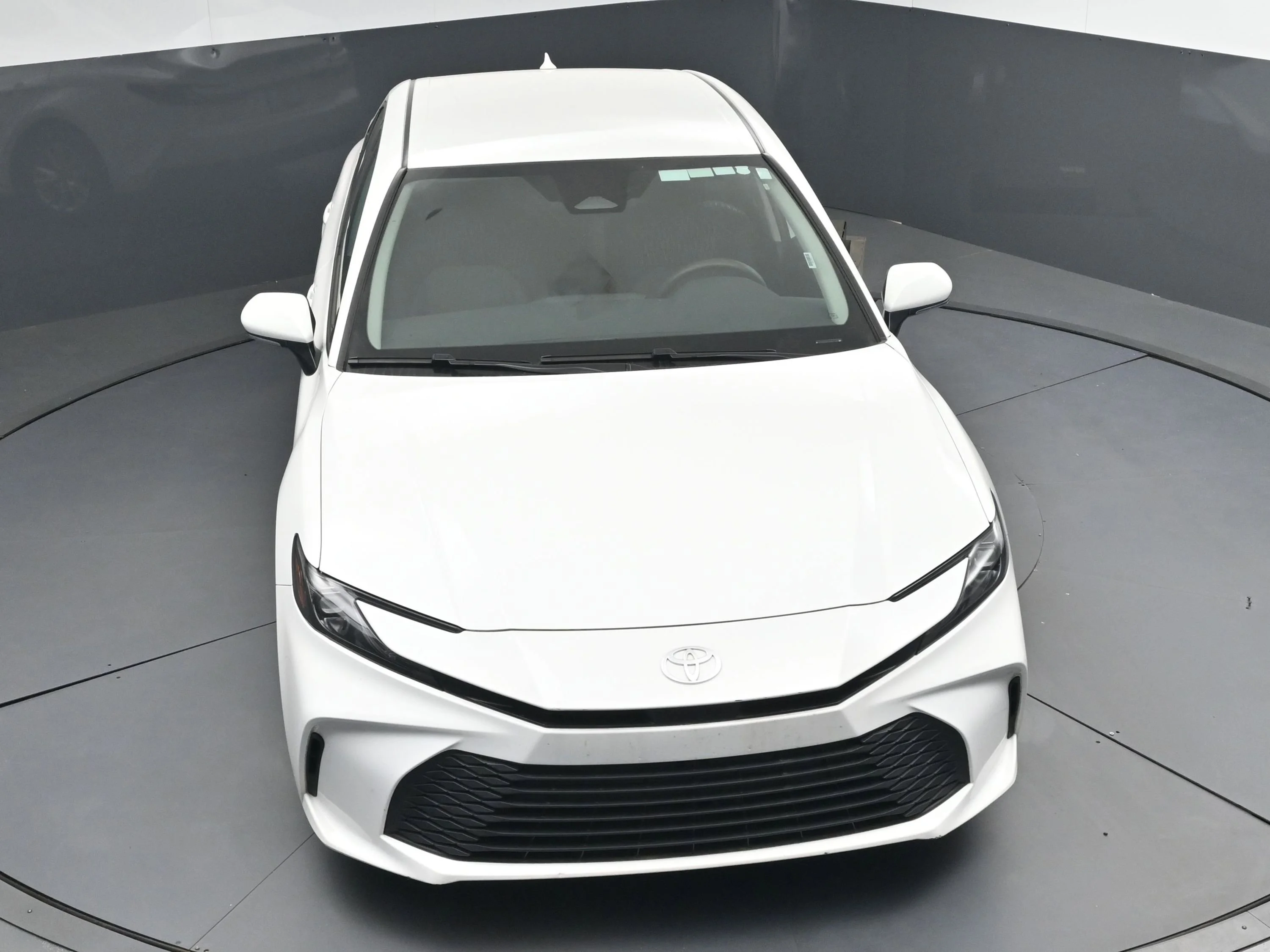 Used 2025 Ice Toyota LE image 29