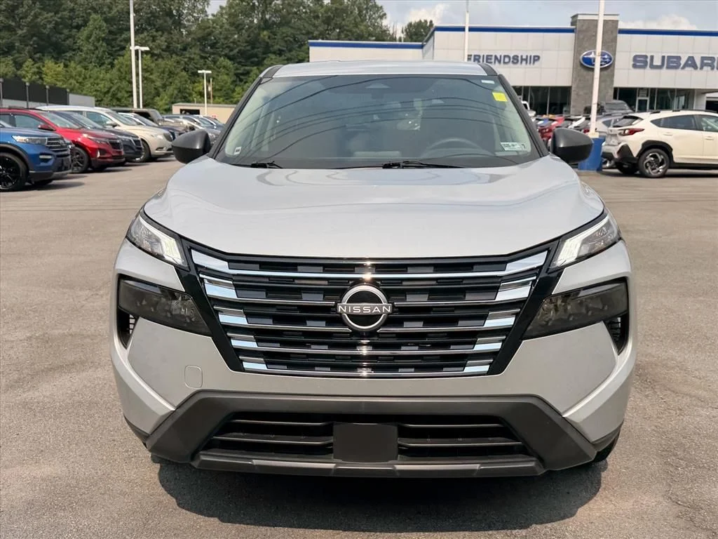 Used 2025 Silver Nissan S image 16