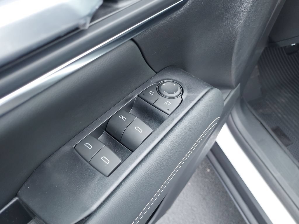 New 2027 Summit White GMC Elevation image 11