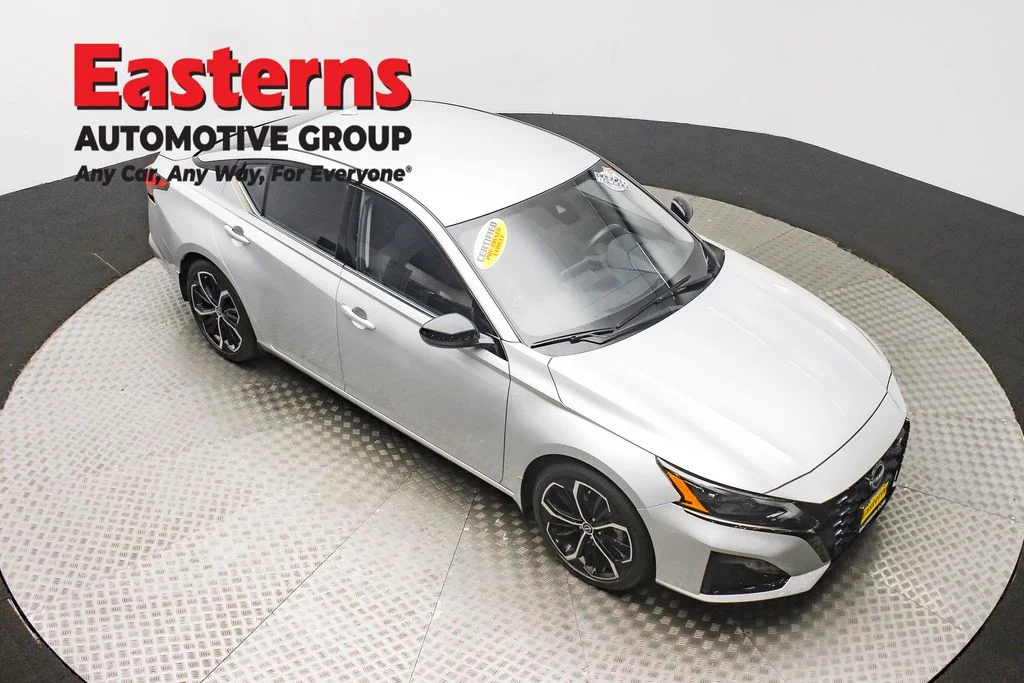 Used 2023 Silver Nissan 2.5 SR image 3