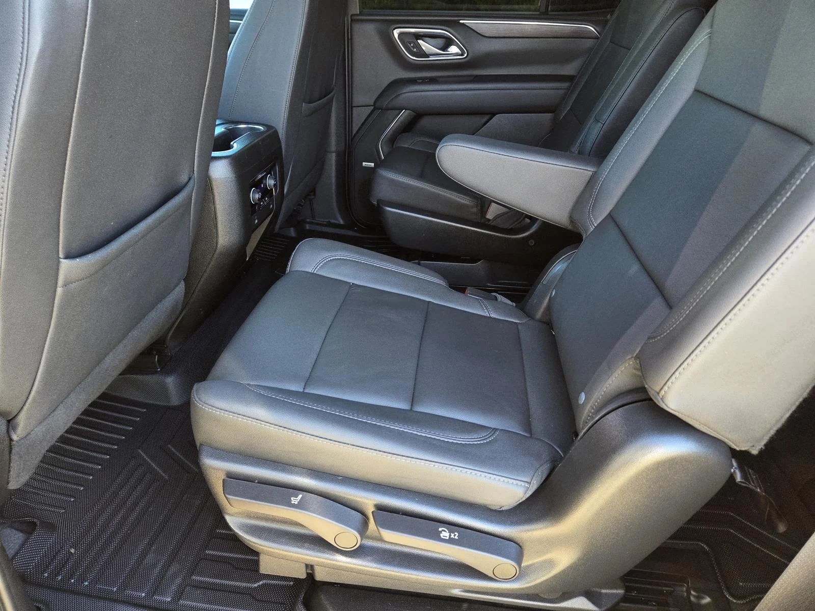 Used 2023 Midnight Blue Metallic Chevrolet Z71 image 35