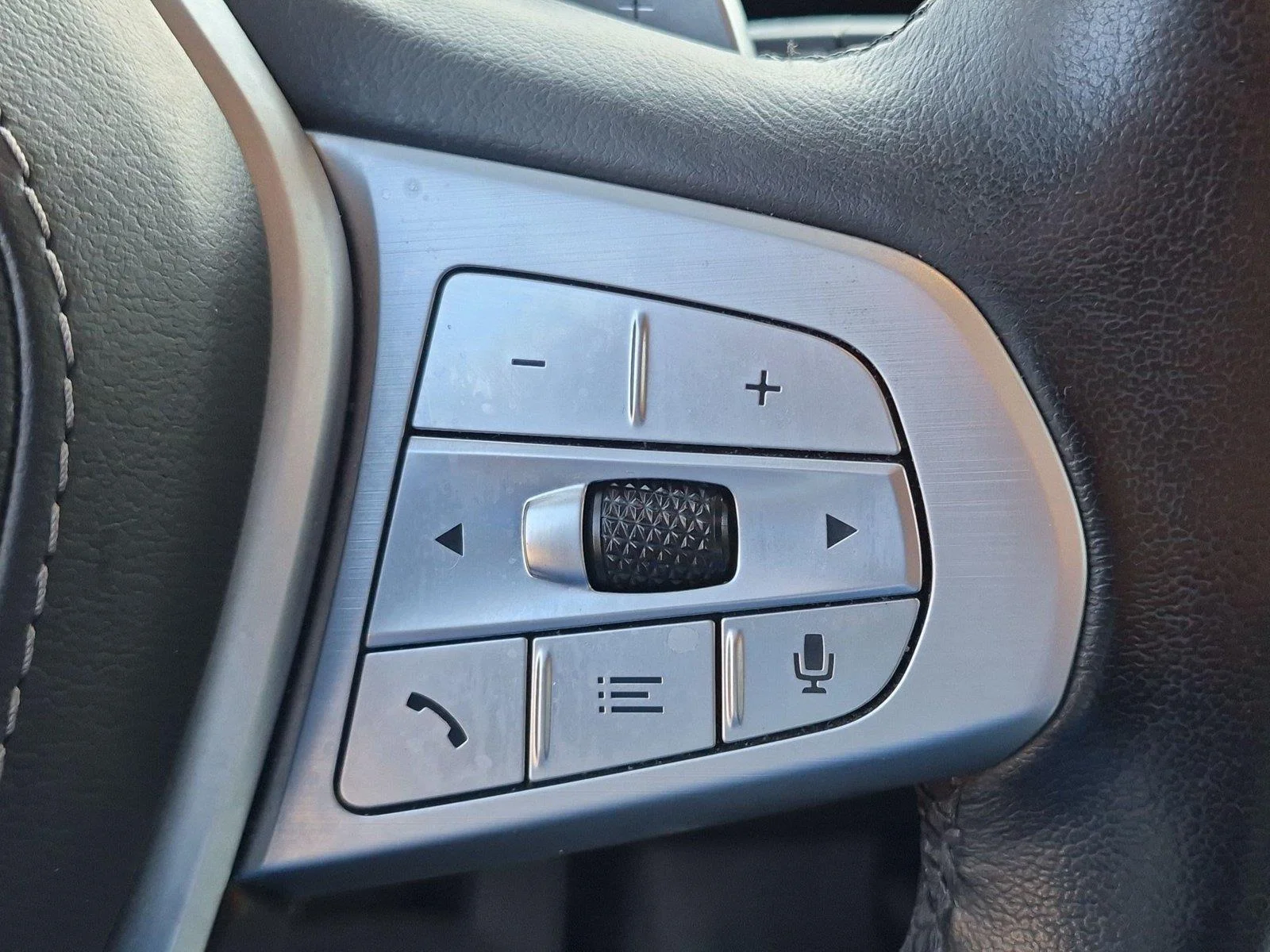 Used 2024 Skyscraper Grey Metallic BMW xDrive40i image 18