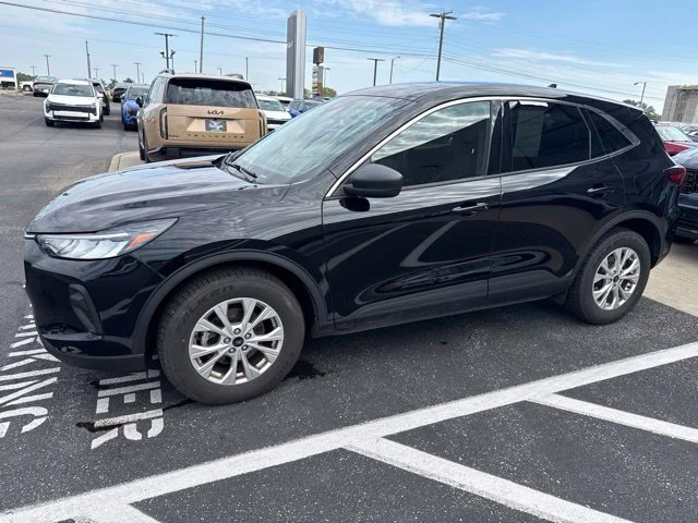 Used 2023 Black Ford Active image 2