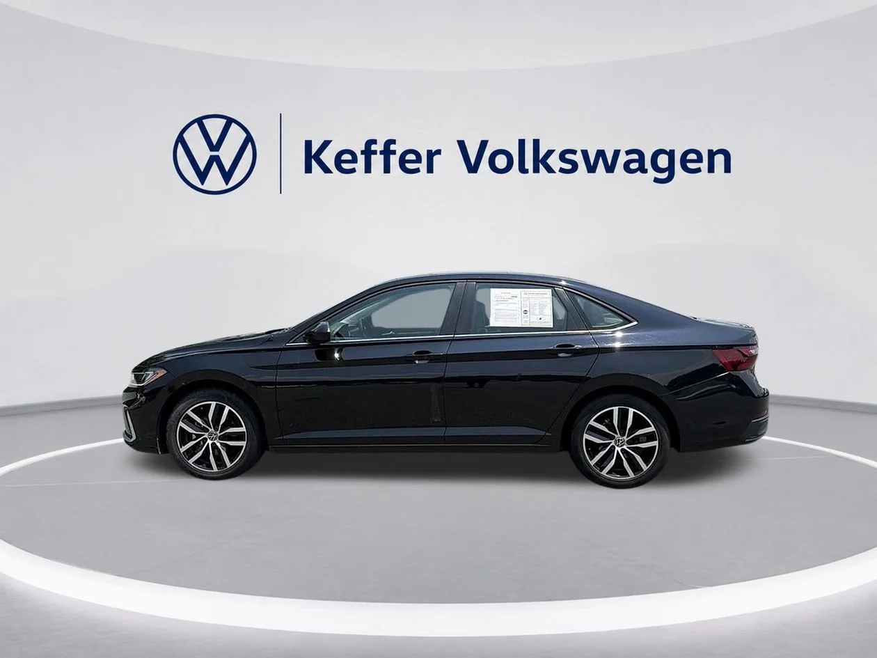 Used 2025 Black Volkswagen 1.5T SE image 2