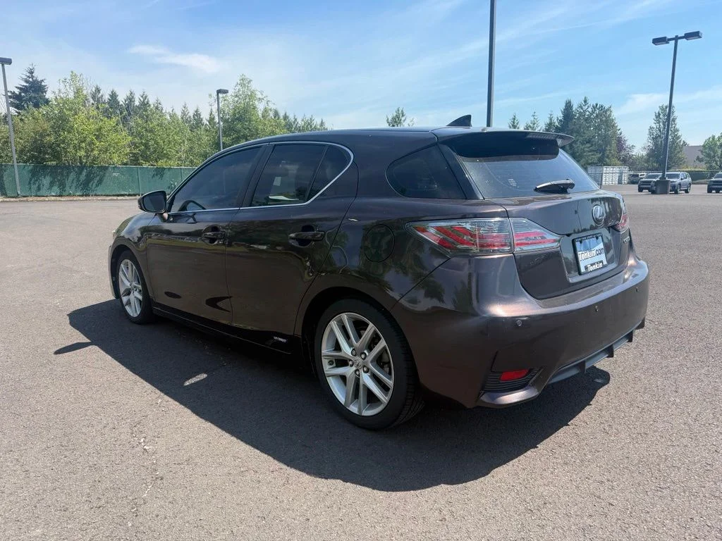 Used 2016 Pearl Lexus 200h image 5