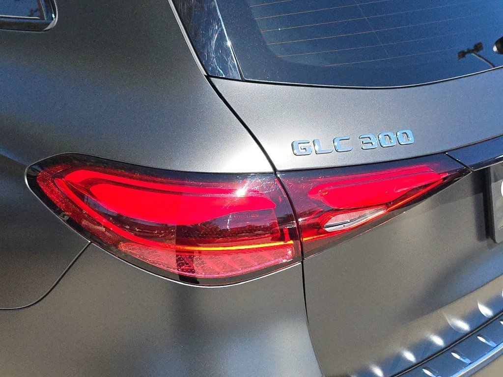 Used 2025  Mercedes-Benz GLC 300 image 37