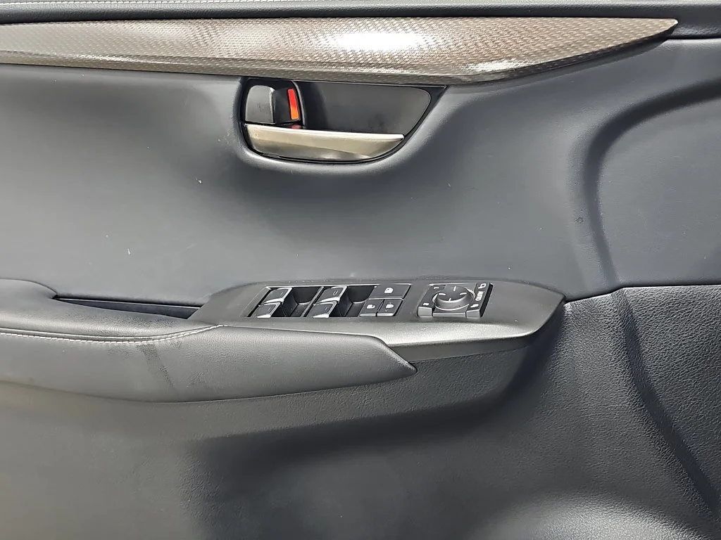 Used 2019 White Lexus 300h image 30
