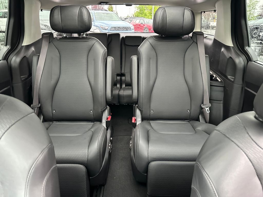 Used 2025 Ivory Kia SX Prestige image 26