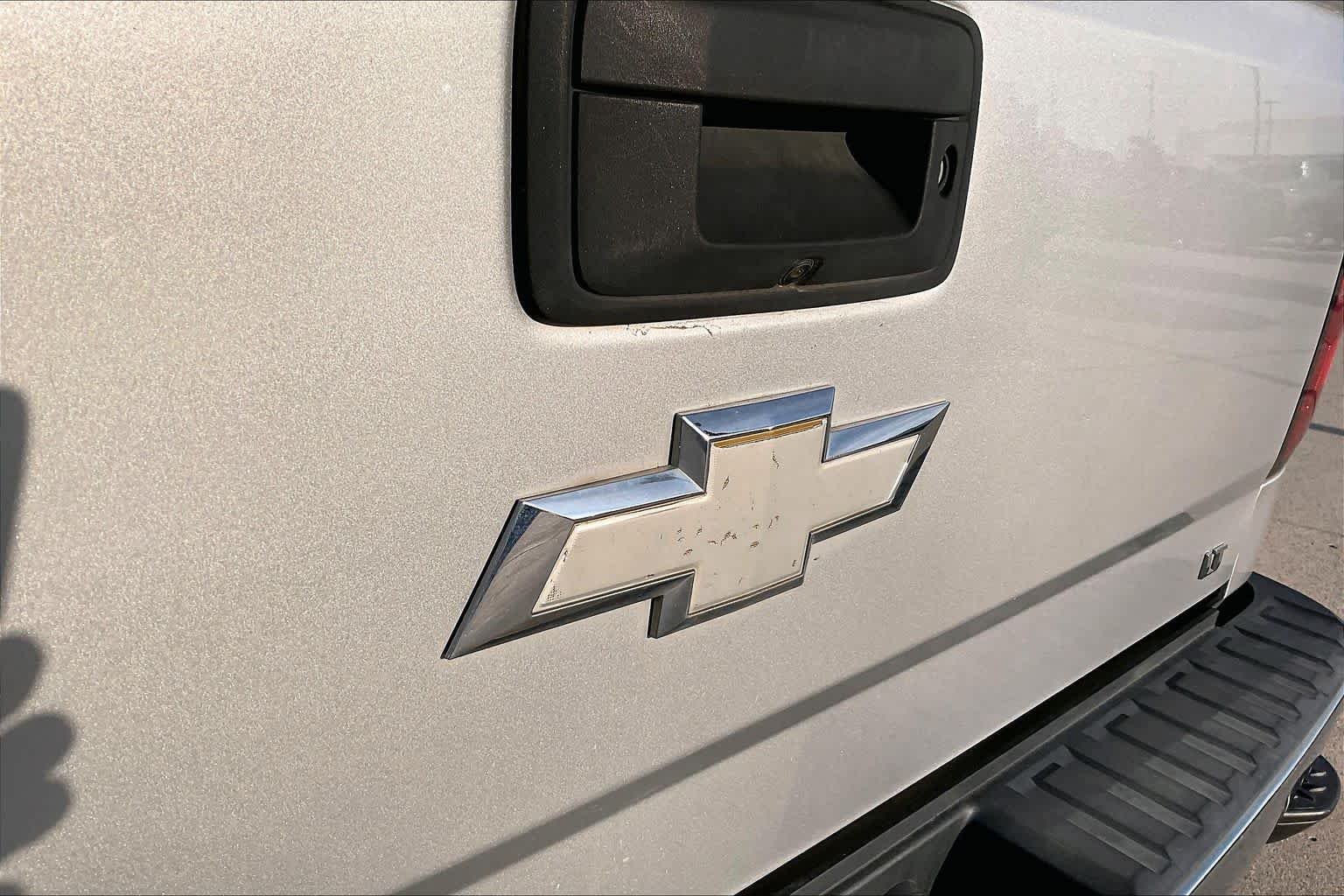 Used 2018 Silver Ice Metallic Chevrolet LT image 29