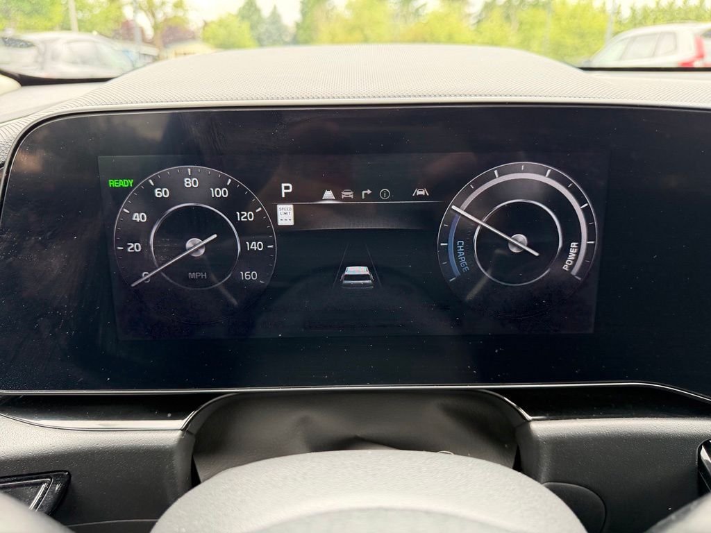 Used 2023 Steel Gray Kia Wind image 19