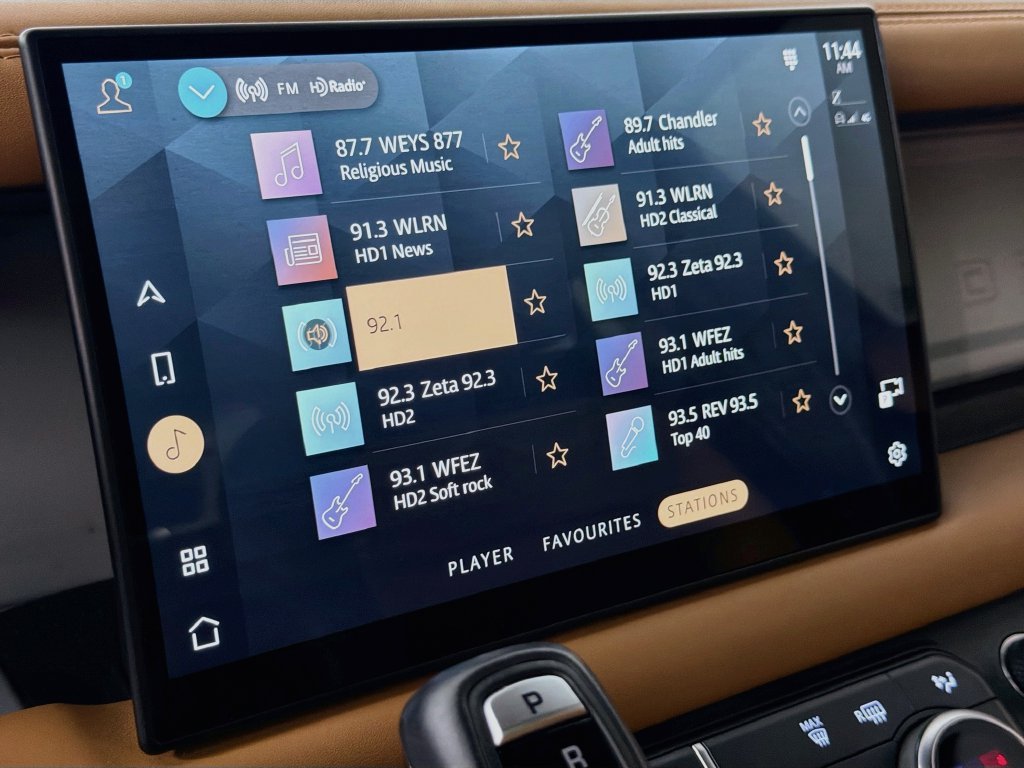 Certified Used 2024 Black Land Rover X-Dynamic SE image 15