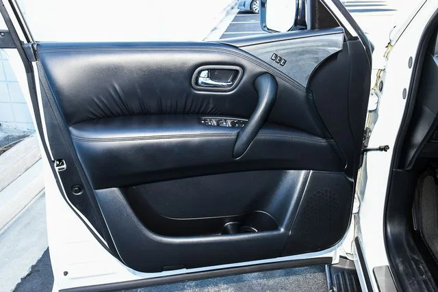 Used 2022 White Nissan SL image 15