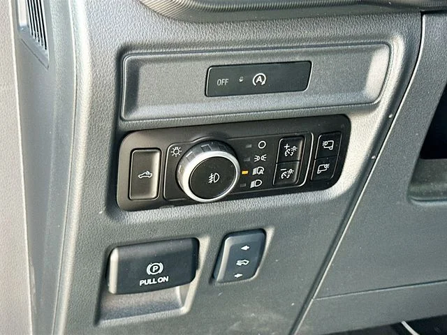 Used 2025 White Ford Lariat image 10
