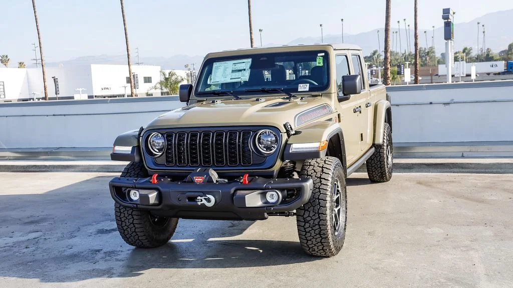 New 2026 Green Jeep Shadow Ops image 4