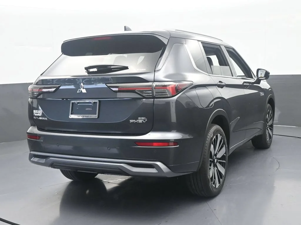 New 2026 Gray Mitsubishi SEL S-AWC image 5