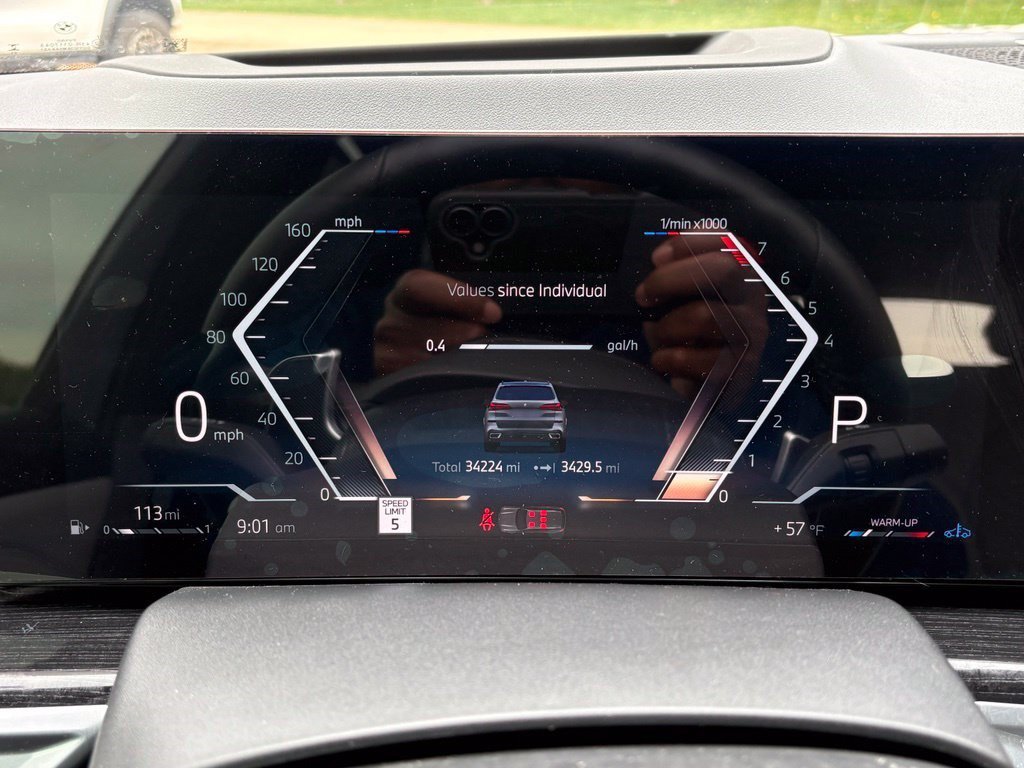 Used 2024 Gray BMW xDrive40i image 17