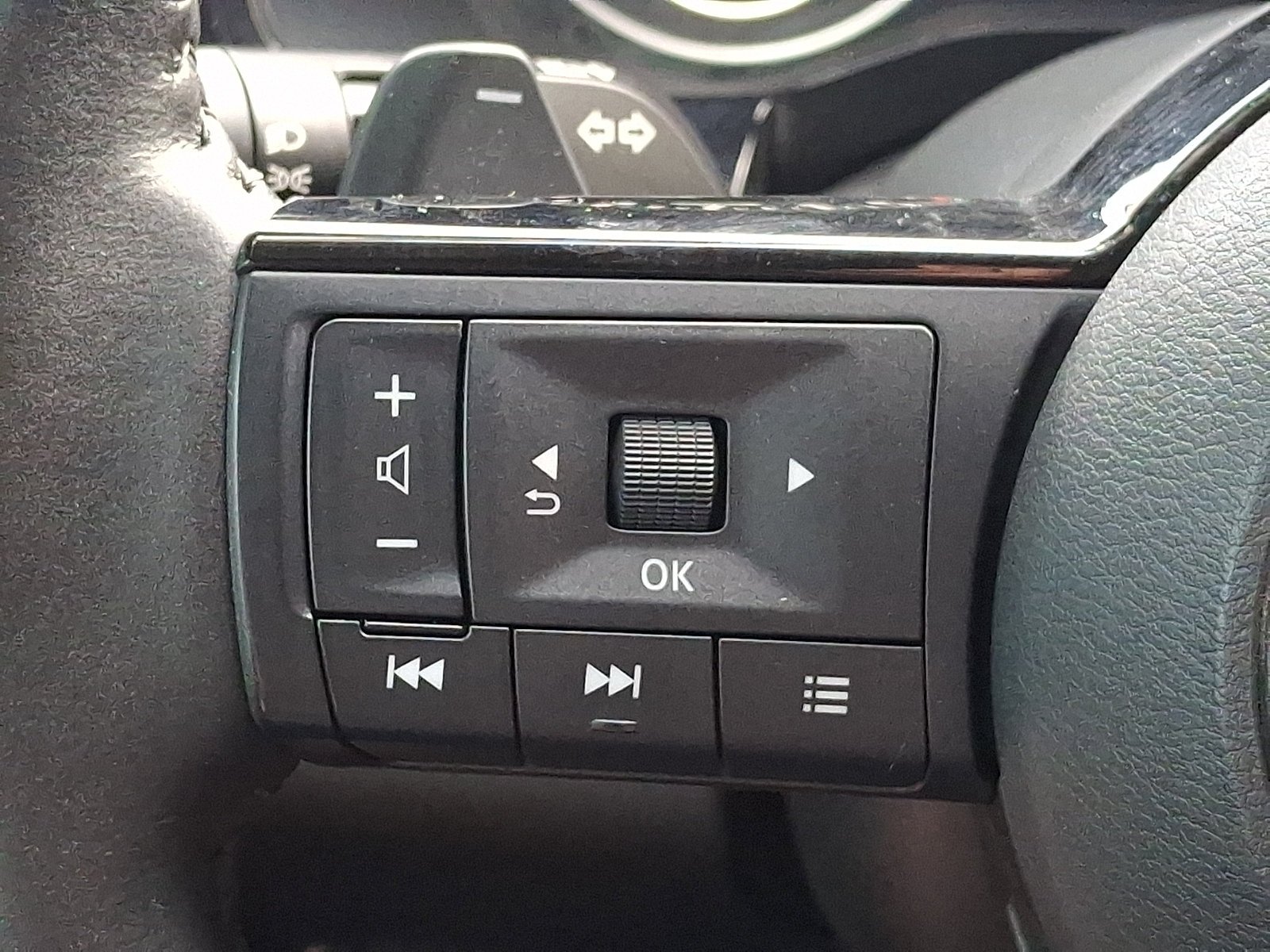 Used 2022 Gun Metallic Nissan SL image 21