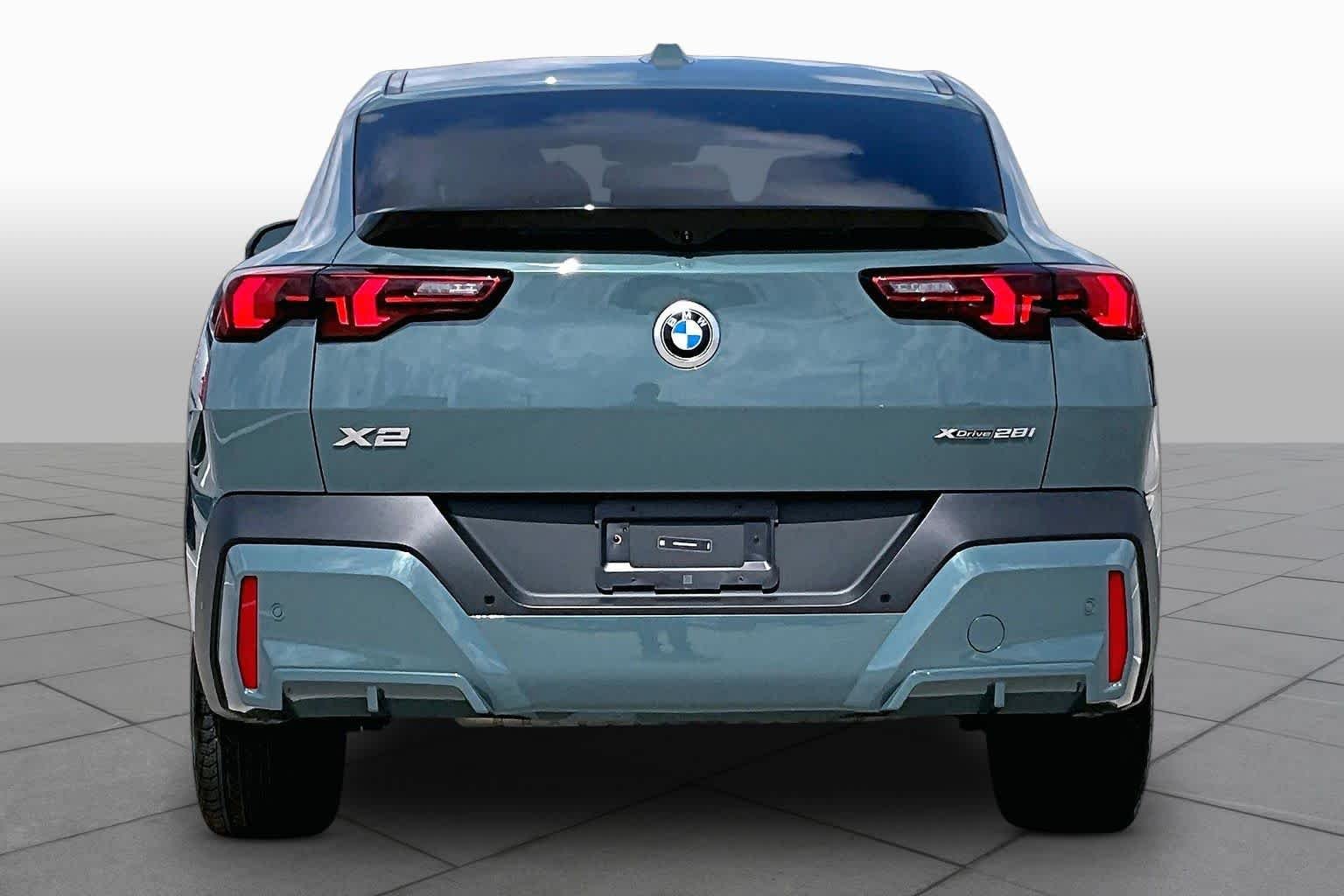 Used 2025 Cape York Green Metallic BMW xDrive28i image 4