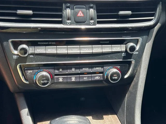 Used 2018 White Kia EX image 34