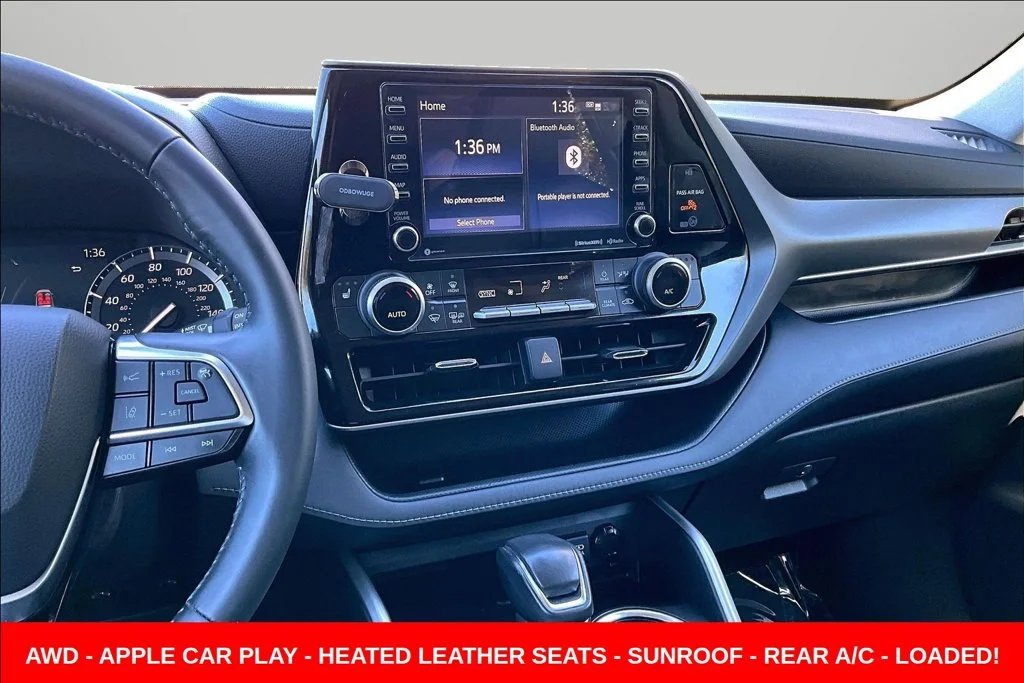 Used 2021 Silver Toyota XLE image 9
