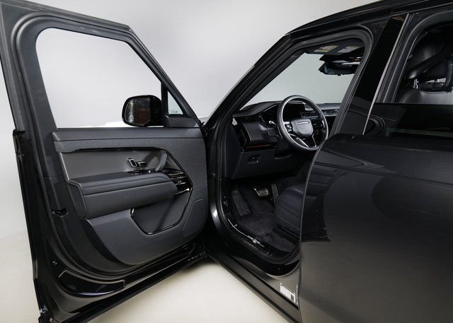 New 2026 Carpathian Grey Land Rover SE image 23