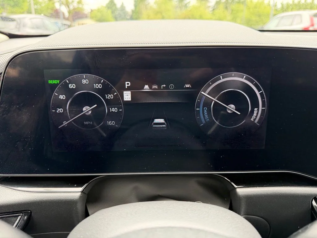 Used 2023 Steel Gray Kia Wind image 19