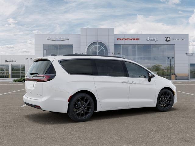 New 2027 Bright White Clear-Coat Paint Chrysler Limited image 30