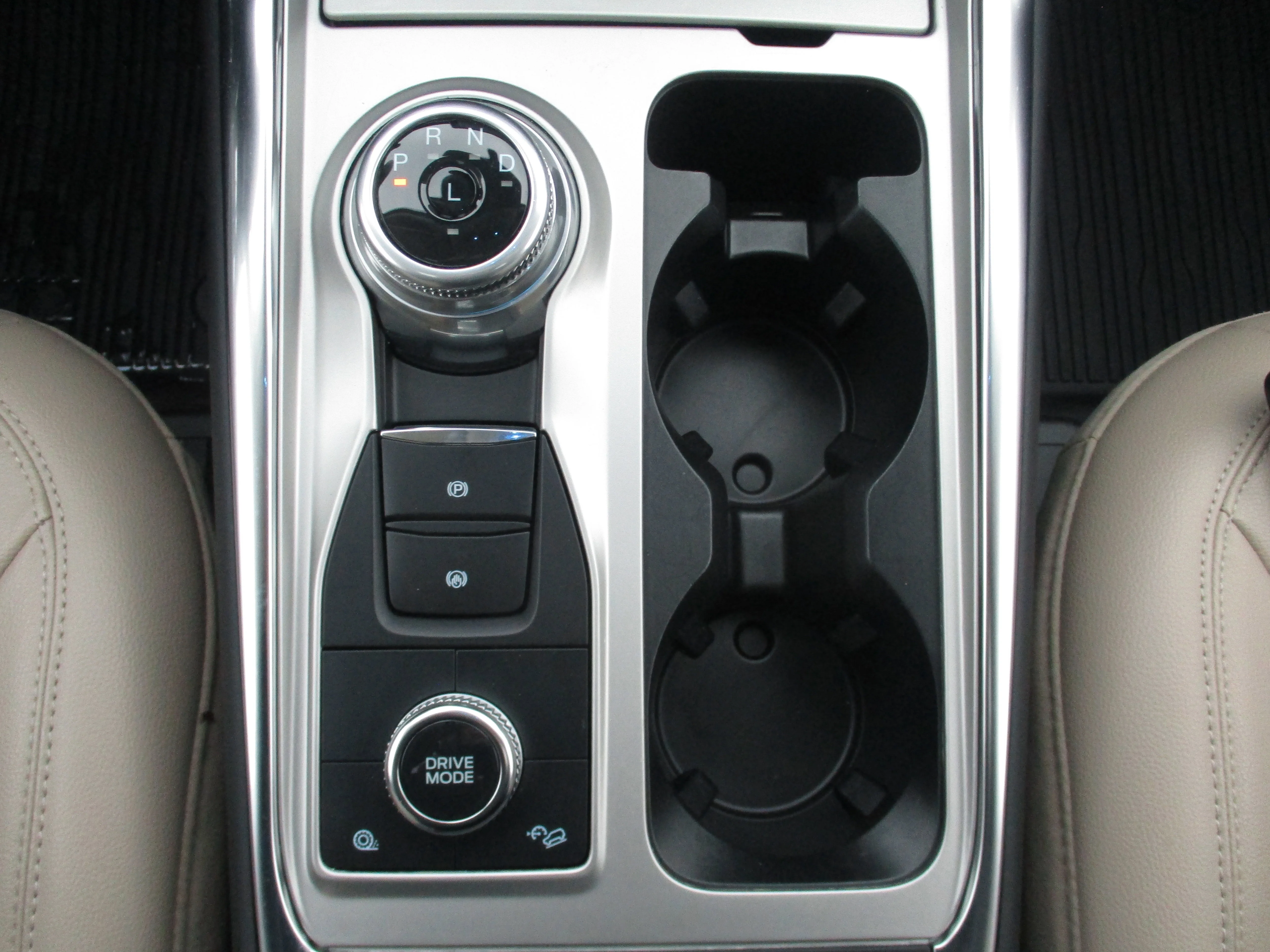 Used 2022 Star White Metallic Tri-Coat Ford Limited image 39